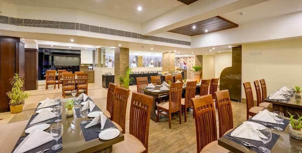 Cygnett Inn Repose Guwahati Buitenkant foto